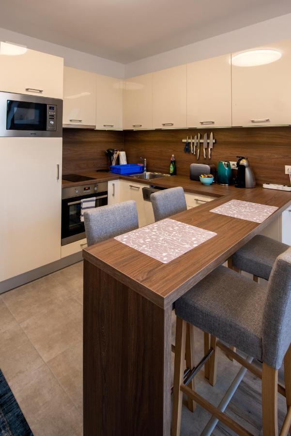 פץ' Zsuka Apartman Free Parking מראה חיצוני תמונה