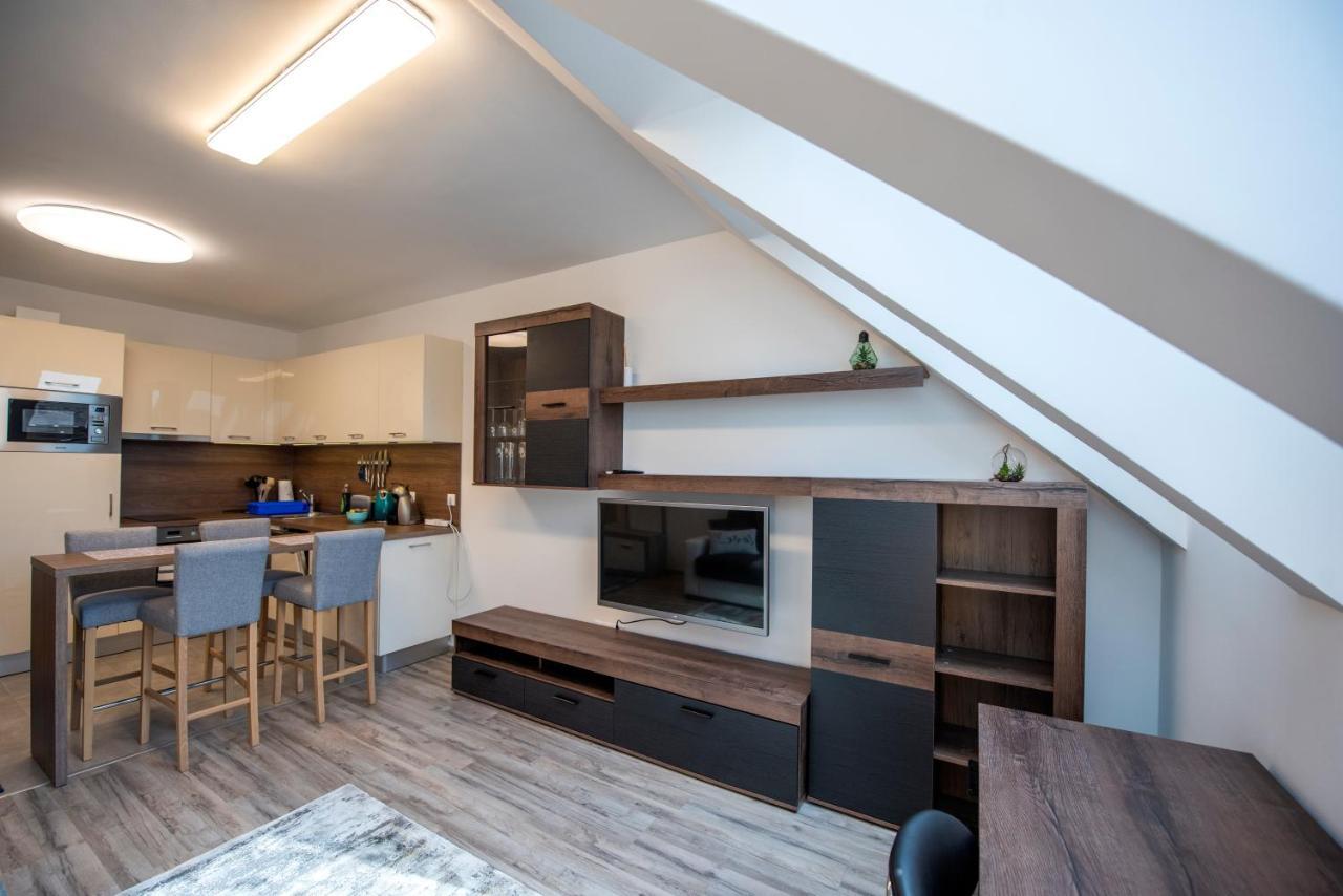 פץ' Zsuka Apartman Free Parking מראה חיצוני תמונה